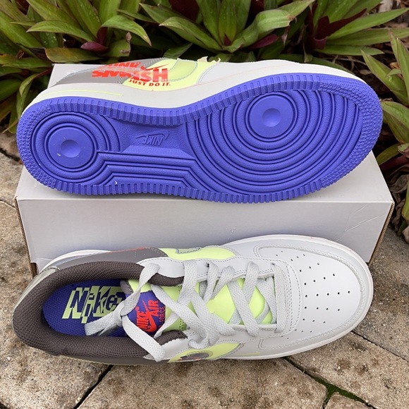 NIKE AIR FORCE 1 LV8 WMNS - Picture 5 of 16